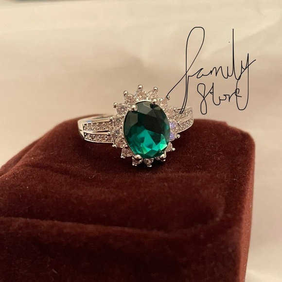 Jewelry - Emerald Green wedding ring